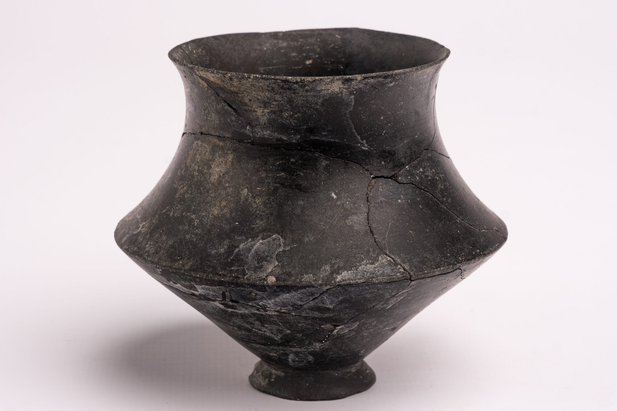 Beker in Terra Nigra van het Gose type 319, Gallo-Romeins