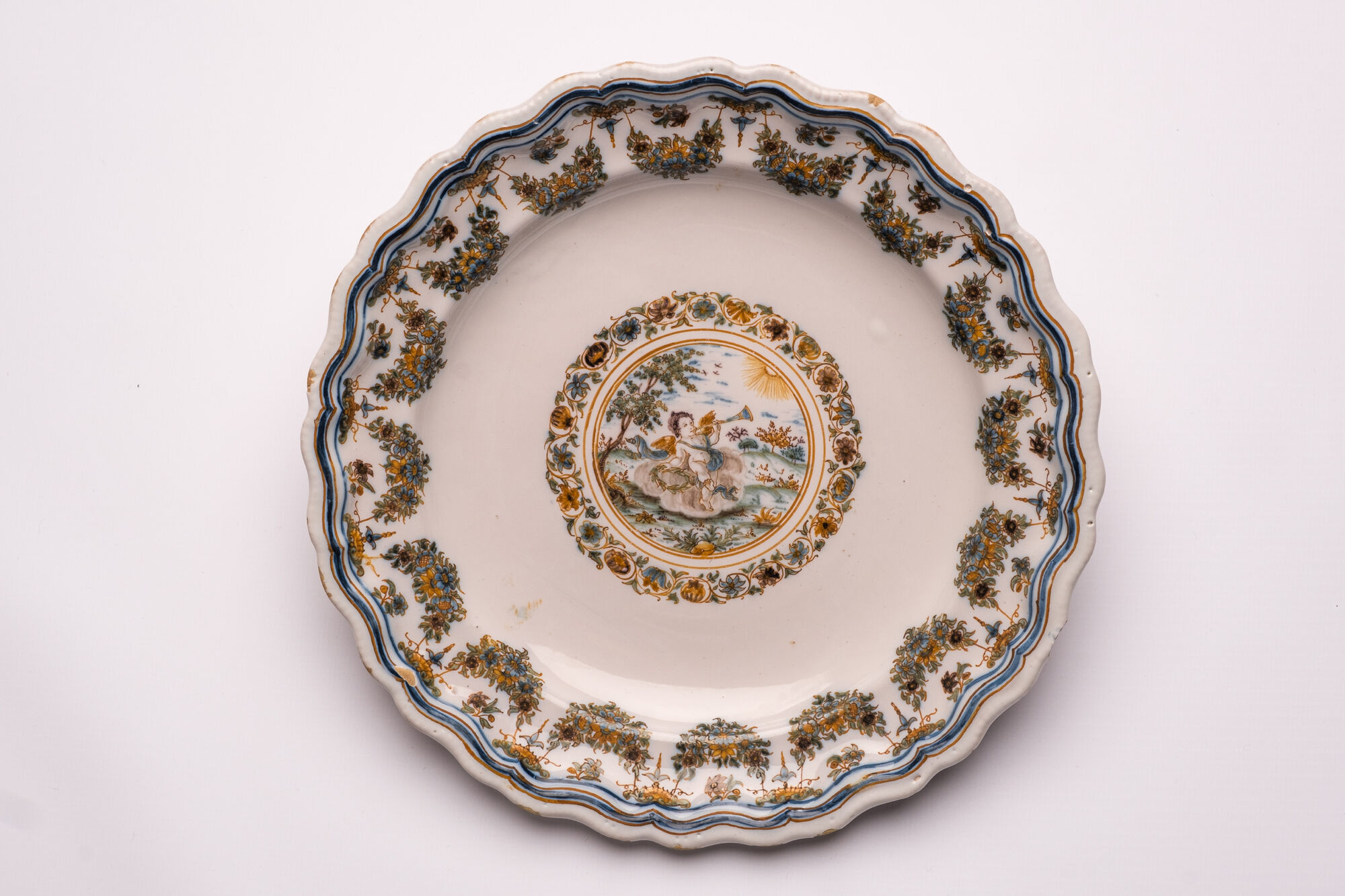 Bord, faience, Moustiers (FR), 18de eeuw