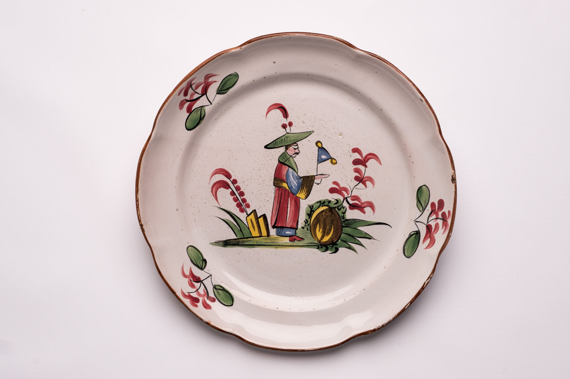 Bord met voorstelling van een Chinees, faience, Strasbourg (FR), ca. 1970