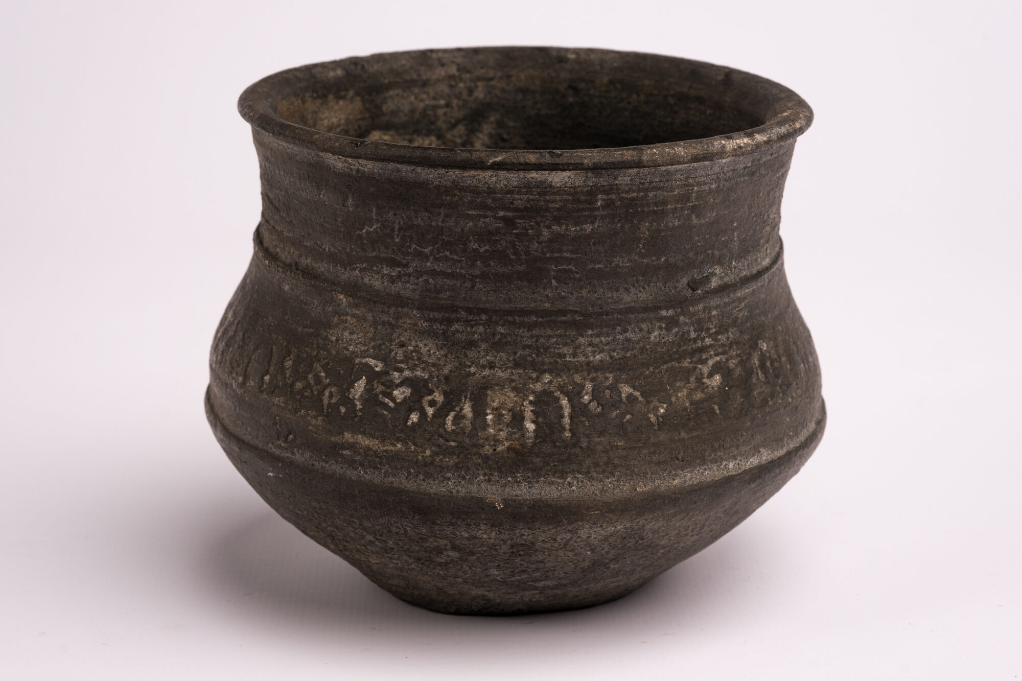 Kleine urne, ongeglazuurd aardewerk, Frans-Vlaanderen, 7de - 8ste eeuw