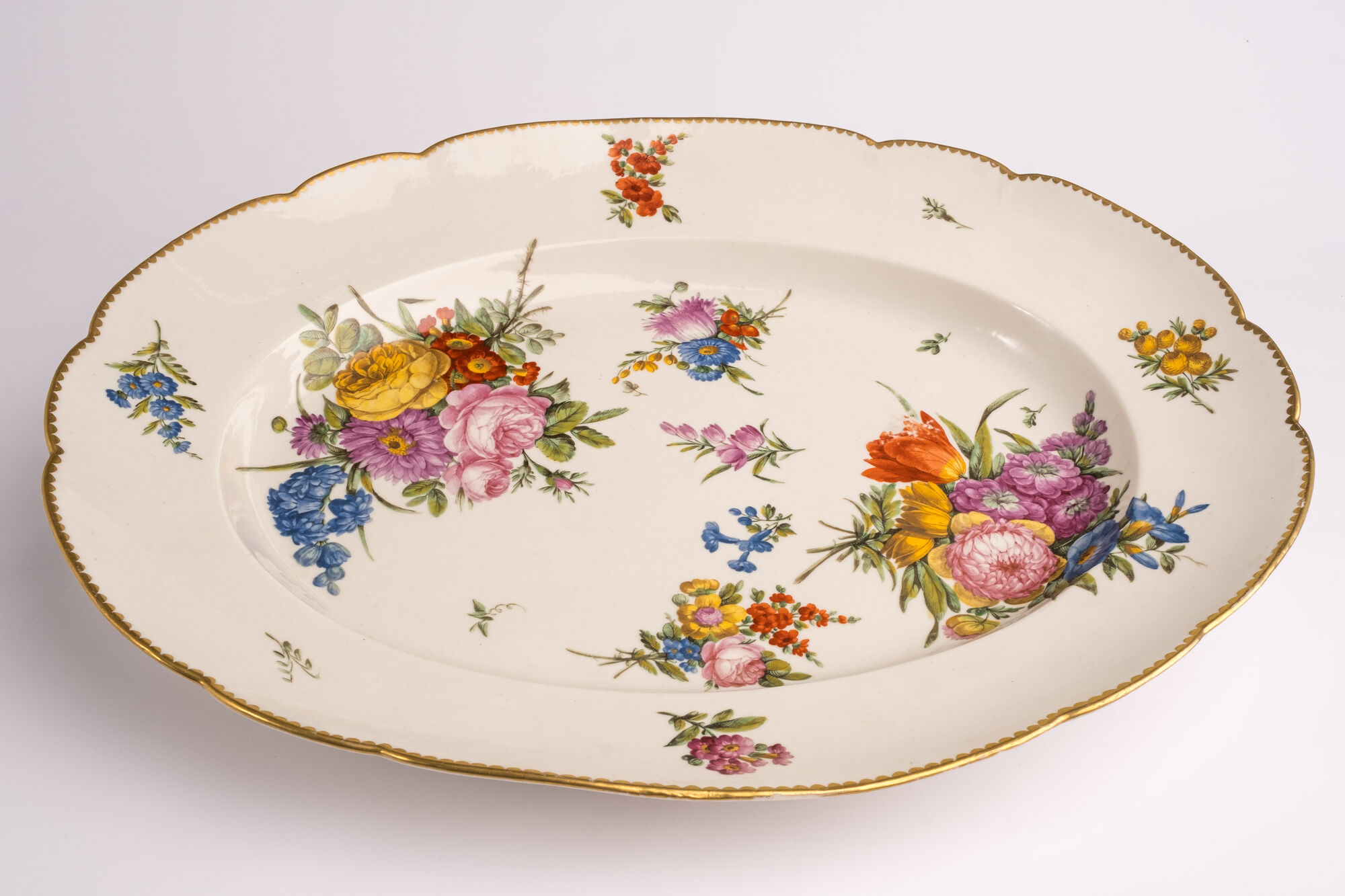 Ovalen schotel, hard porselein, Brussel, einde 18de eeuw