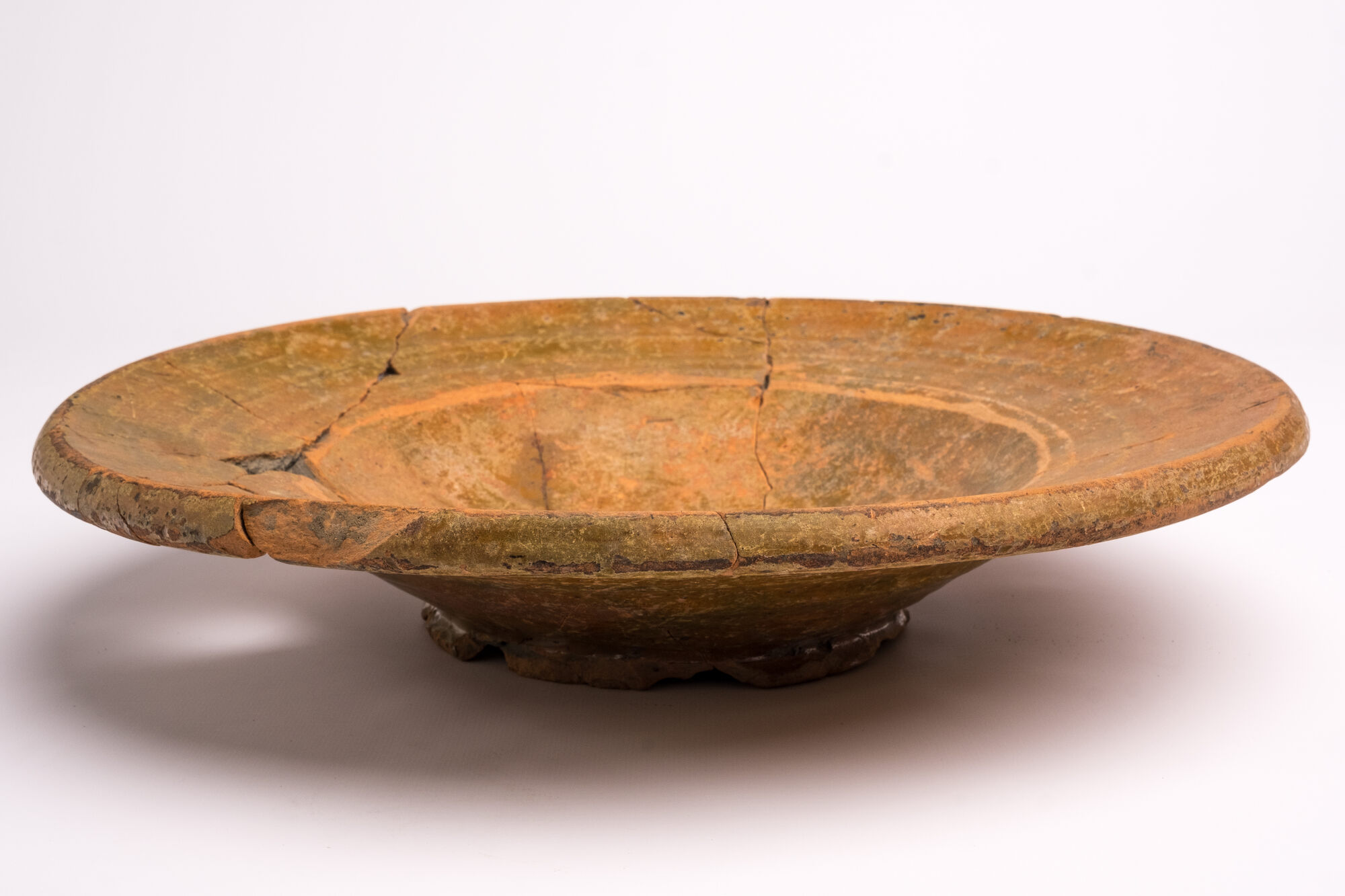 Schotel met rood-bruin glazuur, Vlaanderen, 17de-18de eeuw