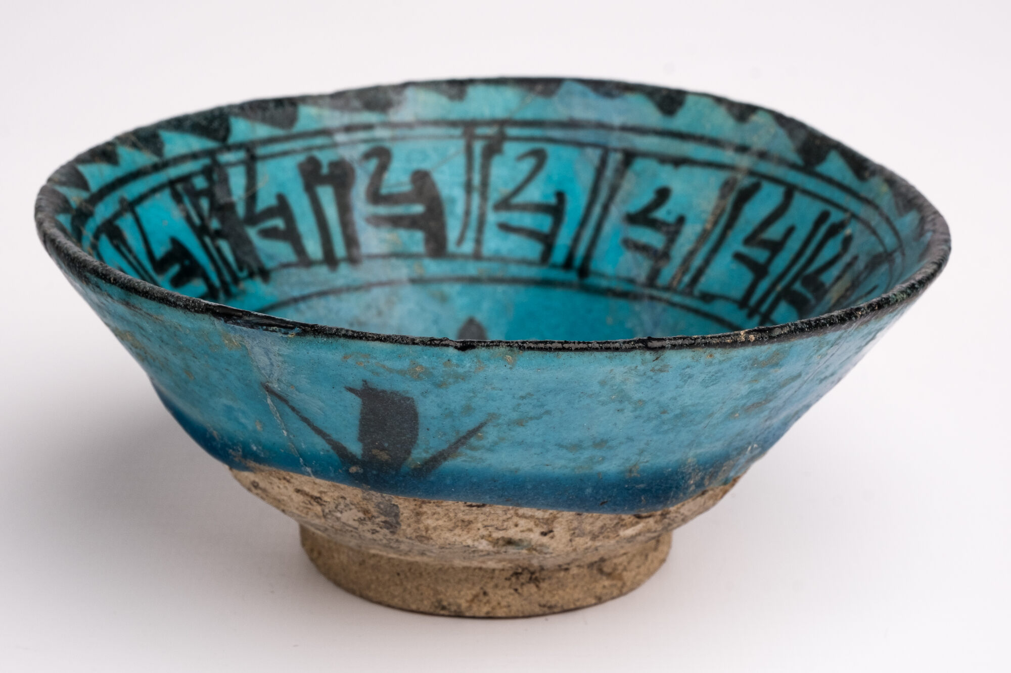 Kom, faience, Gorgan (Iran), 13de eeuw