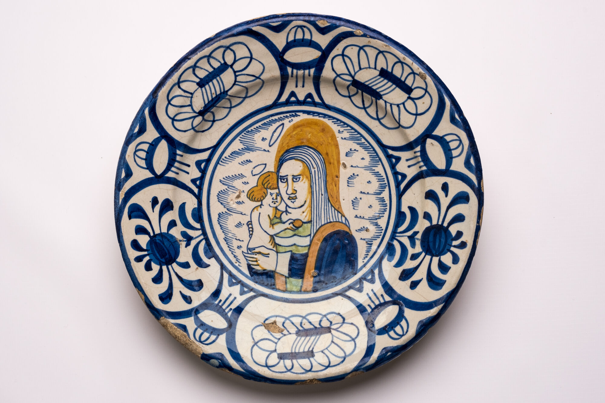 Madonnaschotel, faience, Noord-Nederland, 1ste kwart 17de eeuw