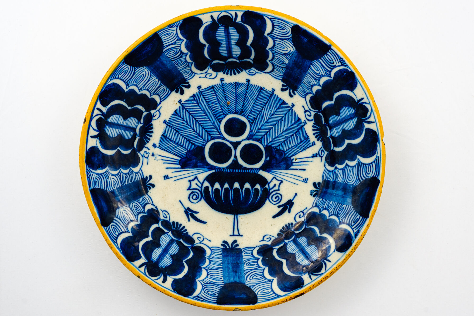 Pauwenbord, faience, Delft (NL), 2de helft 18de eeuw