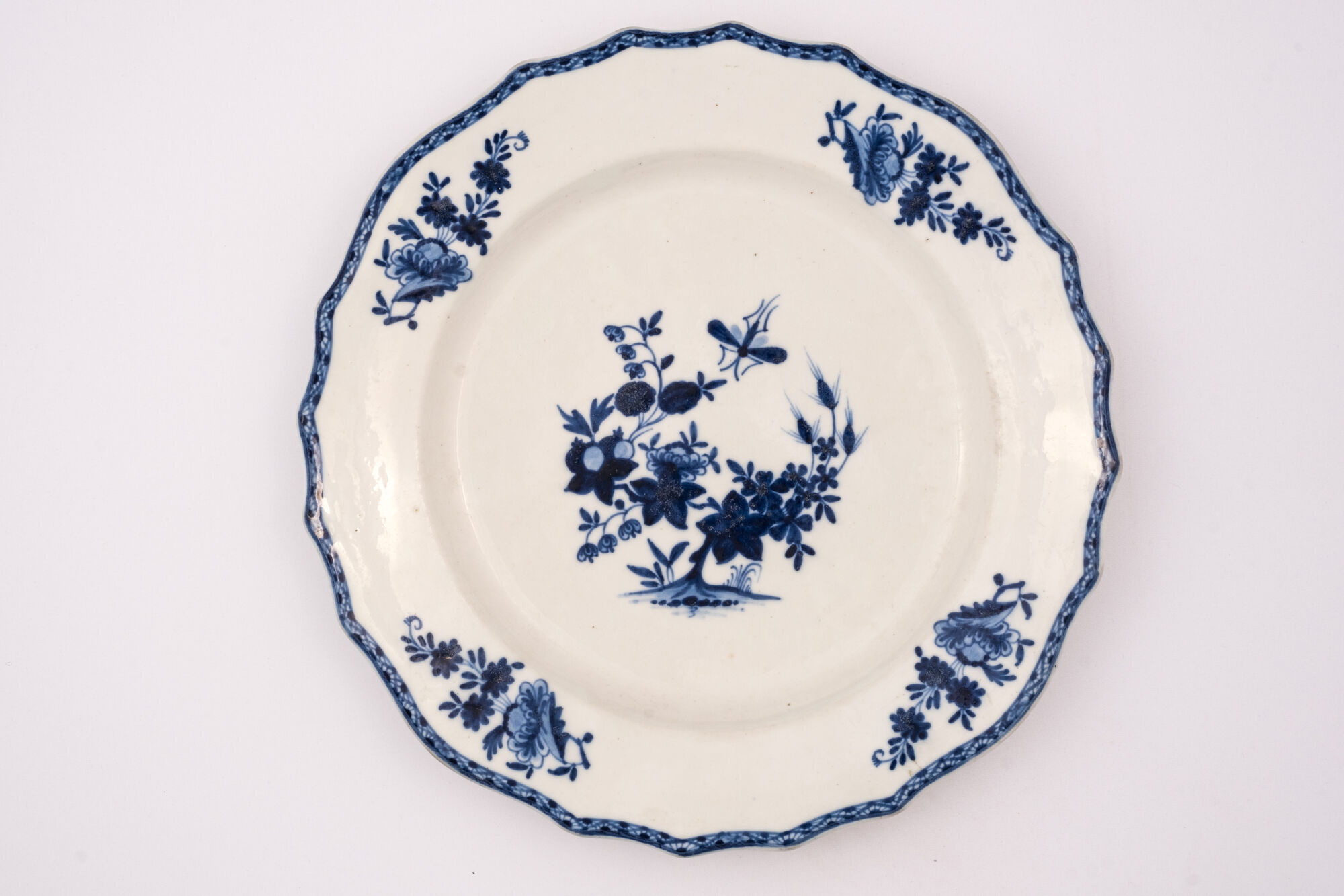 Plat bord, zacht porselein, Ronda-motief, Doornik, 19de eeuw