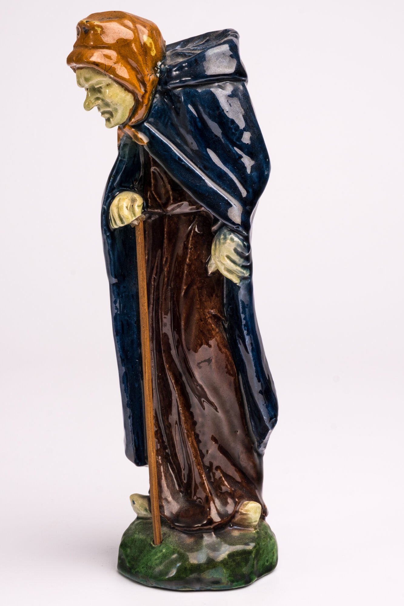 Vrouw met stok, geglazuurd aardewerk, Caesens, Kortrijk, 20ste eeuw
