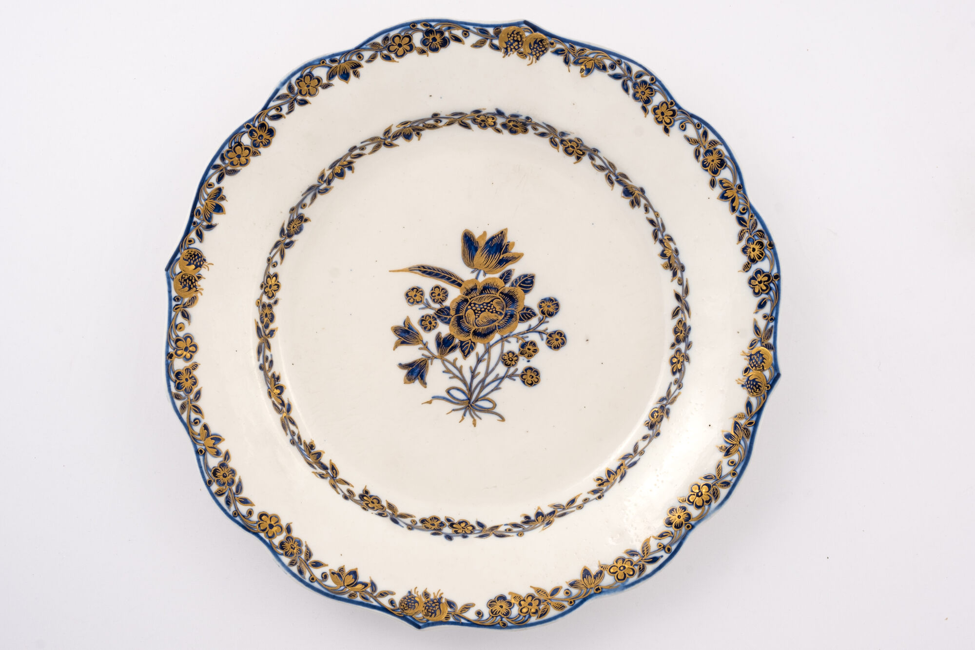 Diep bord, porselein, Doornik, ca. 1770