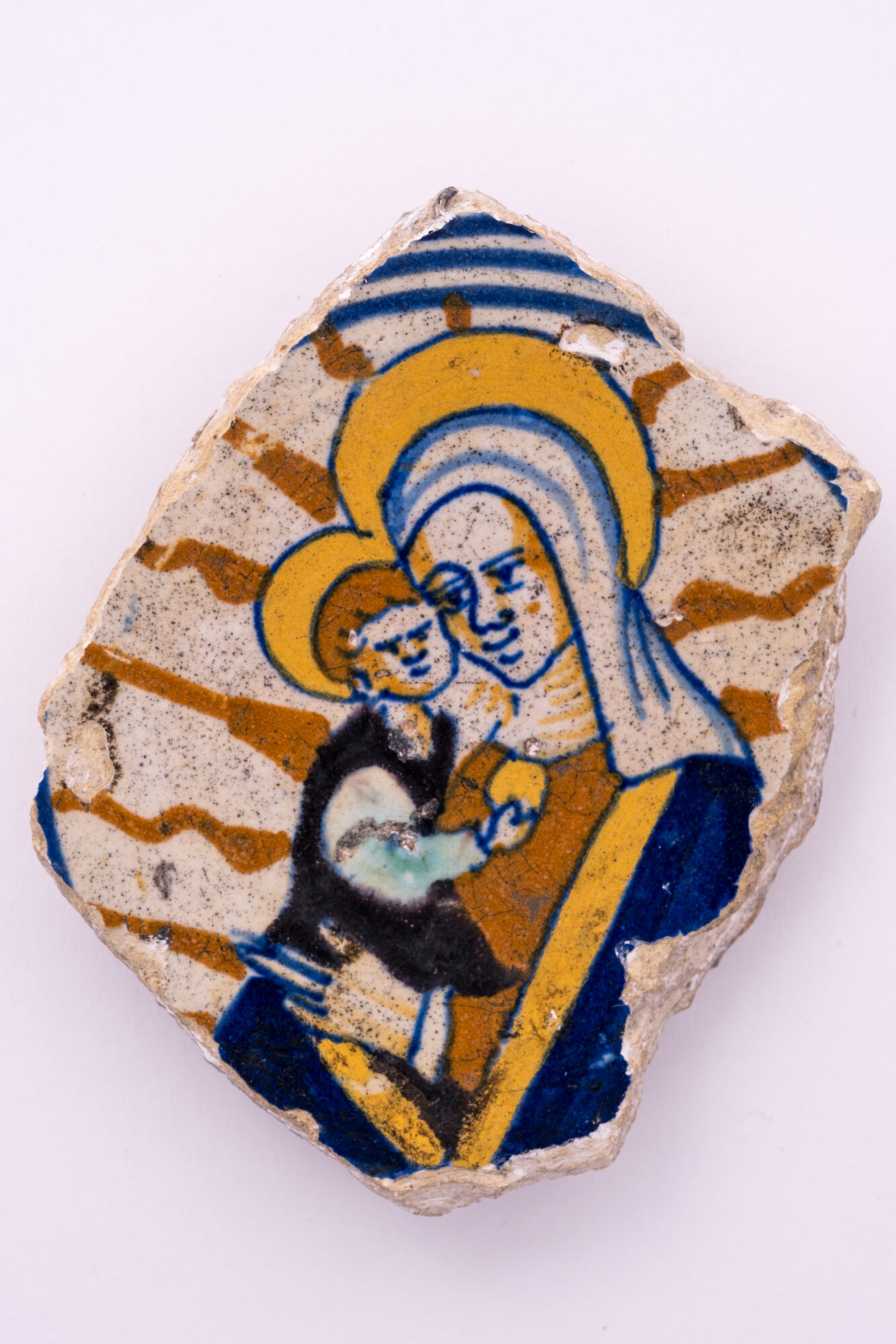 Fragment van Madonnaschotel, faience, Antwerpen, 2de helft 16de eeuw